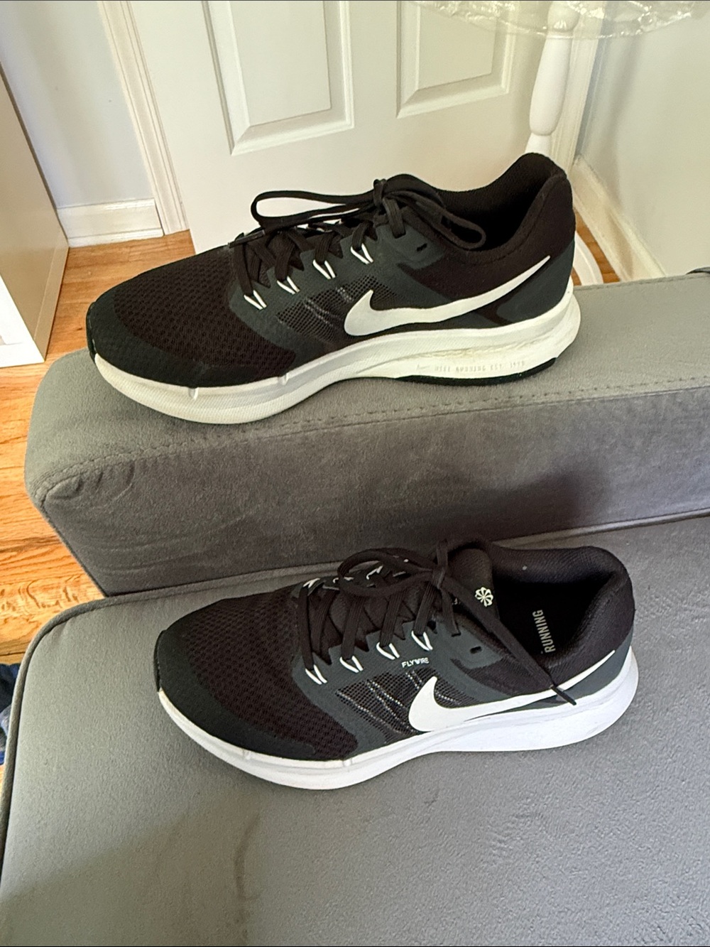 GUC - Women’s Nike Swift 3 Black Running Shoe. Size 8.5